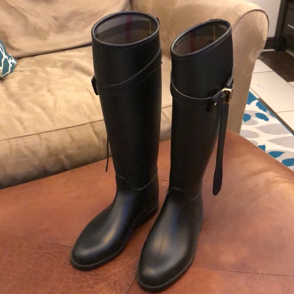 Burberry rainboots - Picture 1 of 8